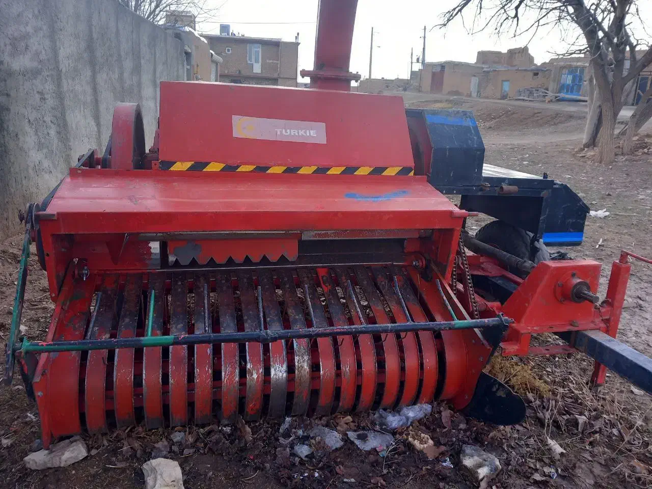 کاه کوب|خودرو سنگین|دهگلان, |دیوار