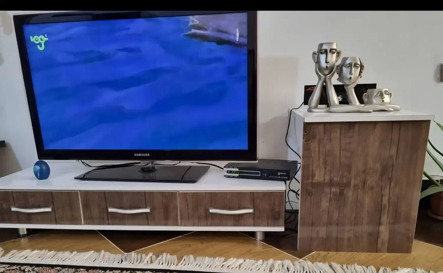 میز تی وی1900|میز تلویزیون|دوگنبدان, |دیوار