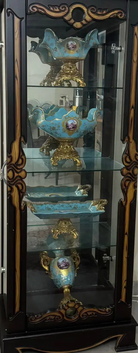 بوفه‌ای بسیار زیبا به همراه ظرف ها|بوفه، ویترین، کنسول|ساری, |دیوار