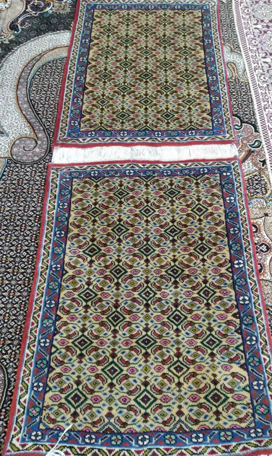 یک جفت قاپی ایچی|فرش|اردبیل, |دیوار