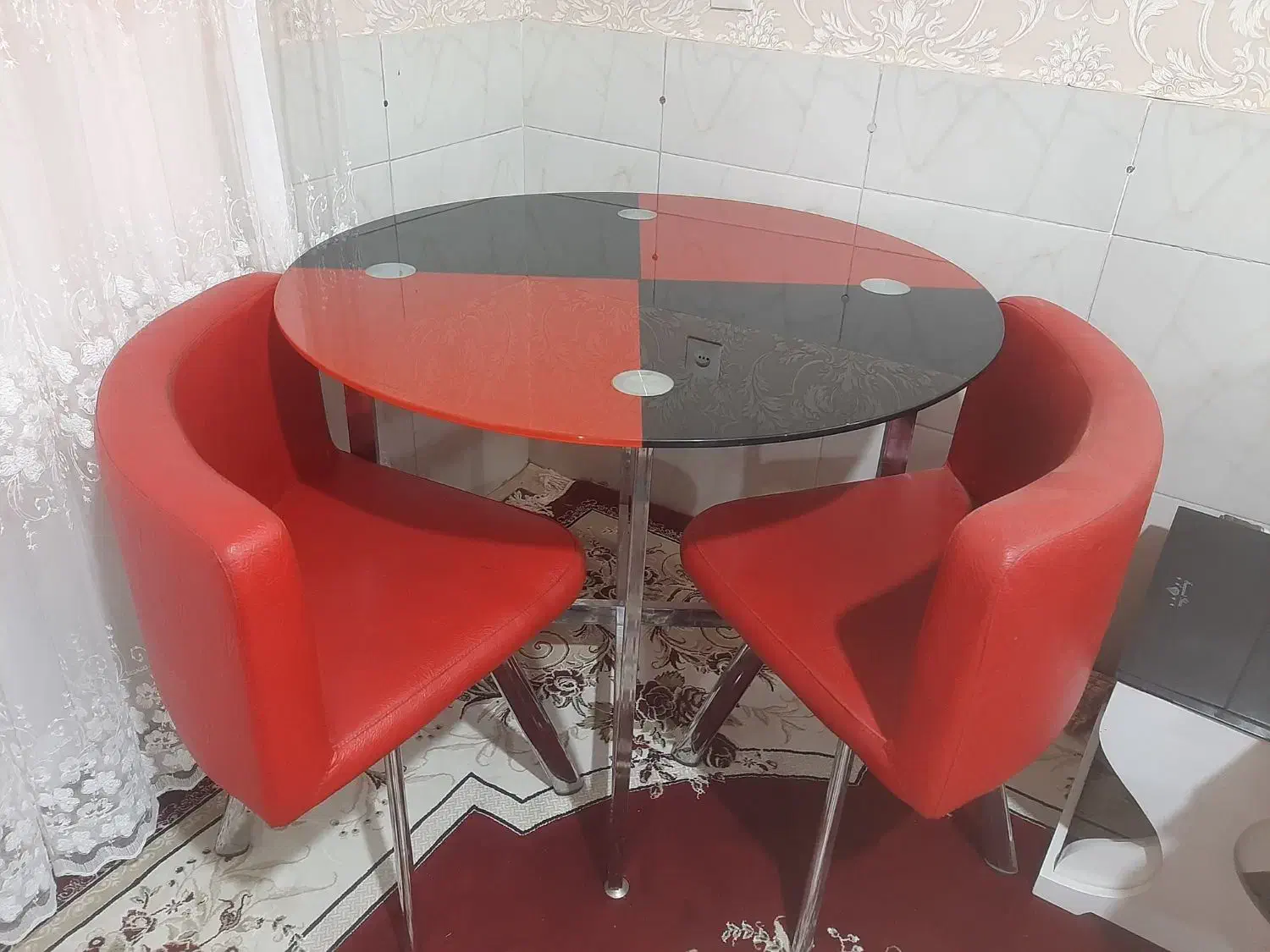 میز ناهارخوری ۴نفره در حد نو|میز و صندلی غذاخوری|جوین, |دیوار