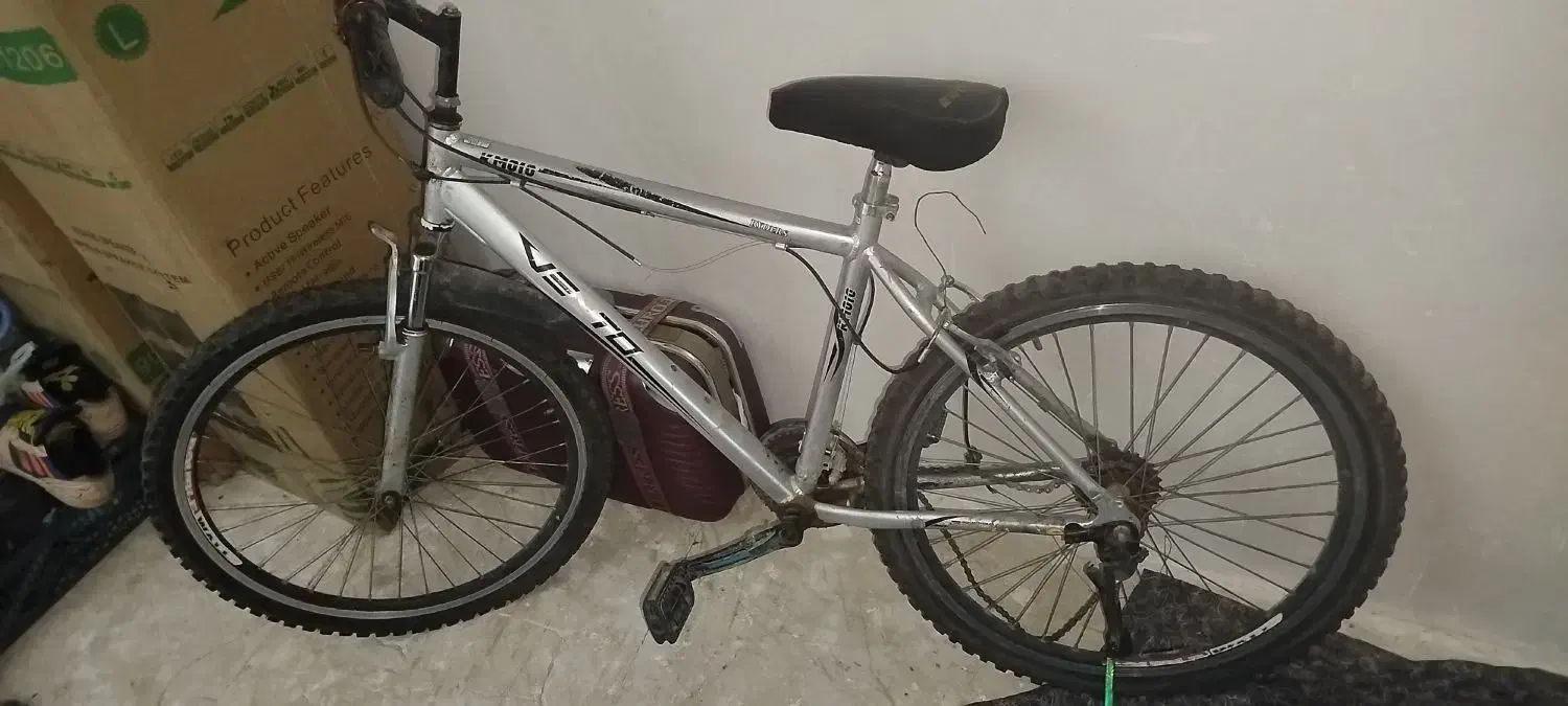 دوچرخه|دوچرخه، اسکیت، اسکوتر|میانه, |دیوار