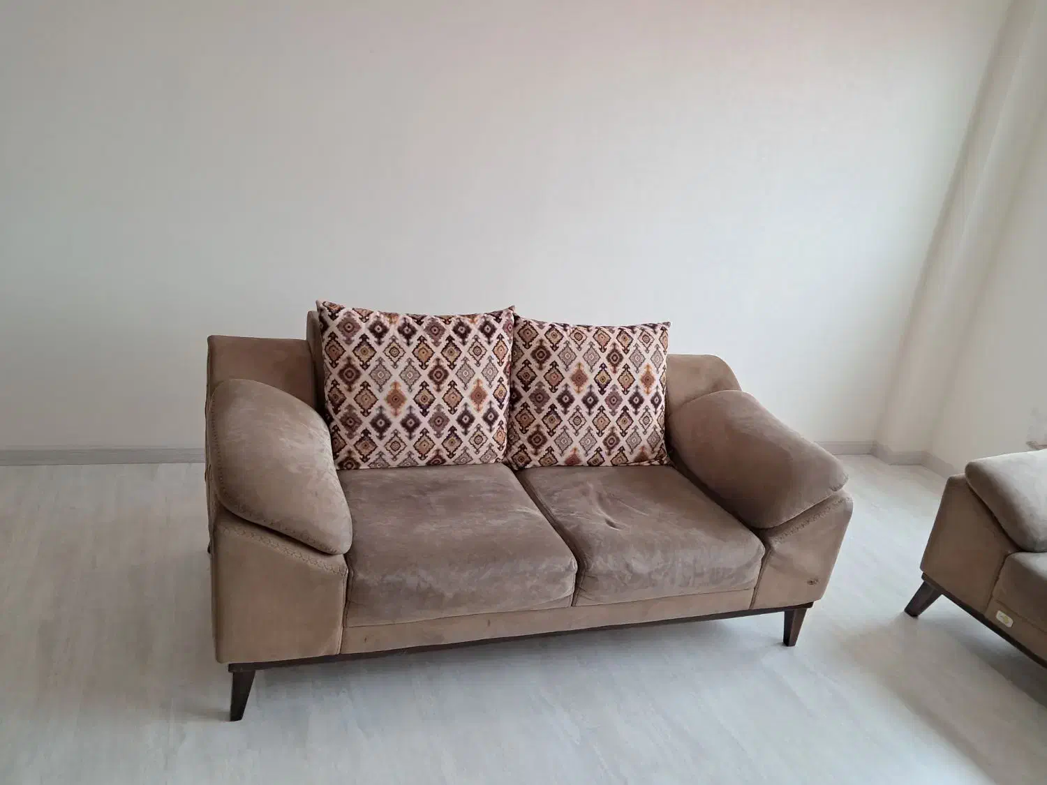 راحتی ۷نفره|مبلمان خانگی و میز عسلی|رشت, دیلمان|دیوار