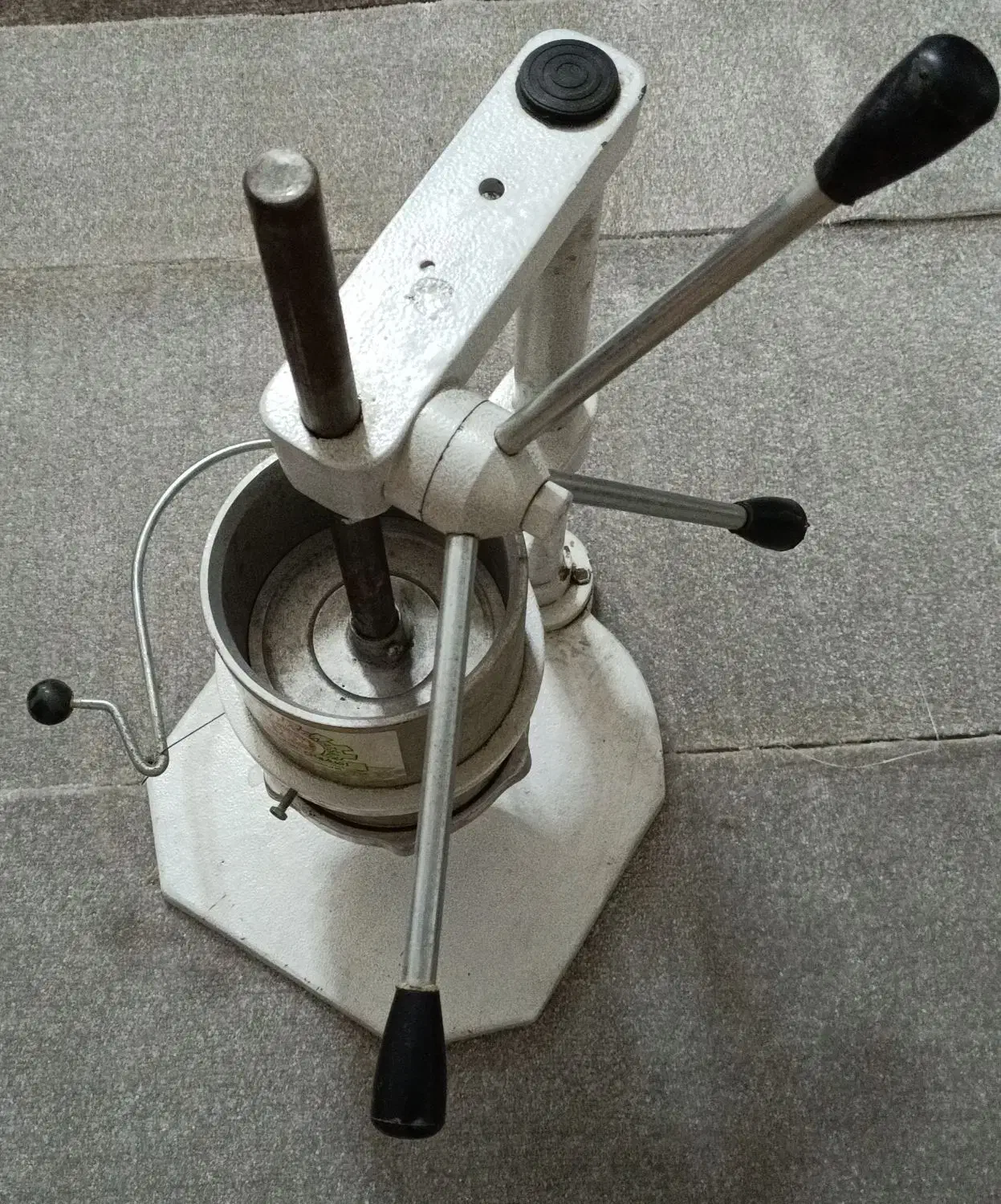 بامیه زن دستی|ظروف پخت‌وپز|آران و بیدگل, |دیوار