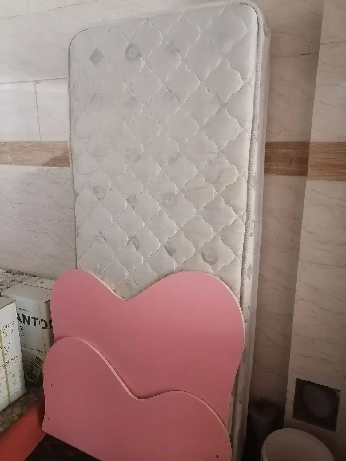 سرویس خواب|تخت و سرویس خواب|ساری, |دیوار