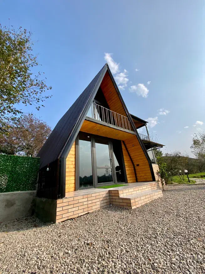 کلبه سوئیسی موکا|اجارهٔ کوتاه‌مدت ویلا و باغ|شفت, |دیوار