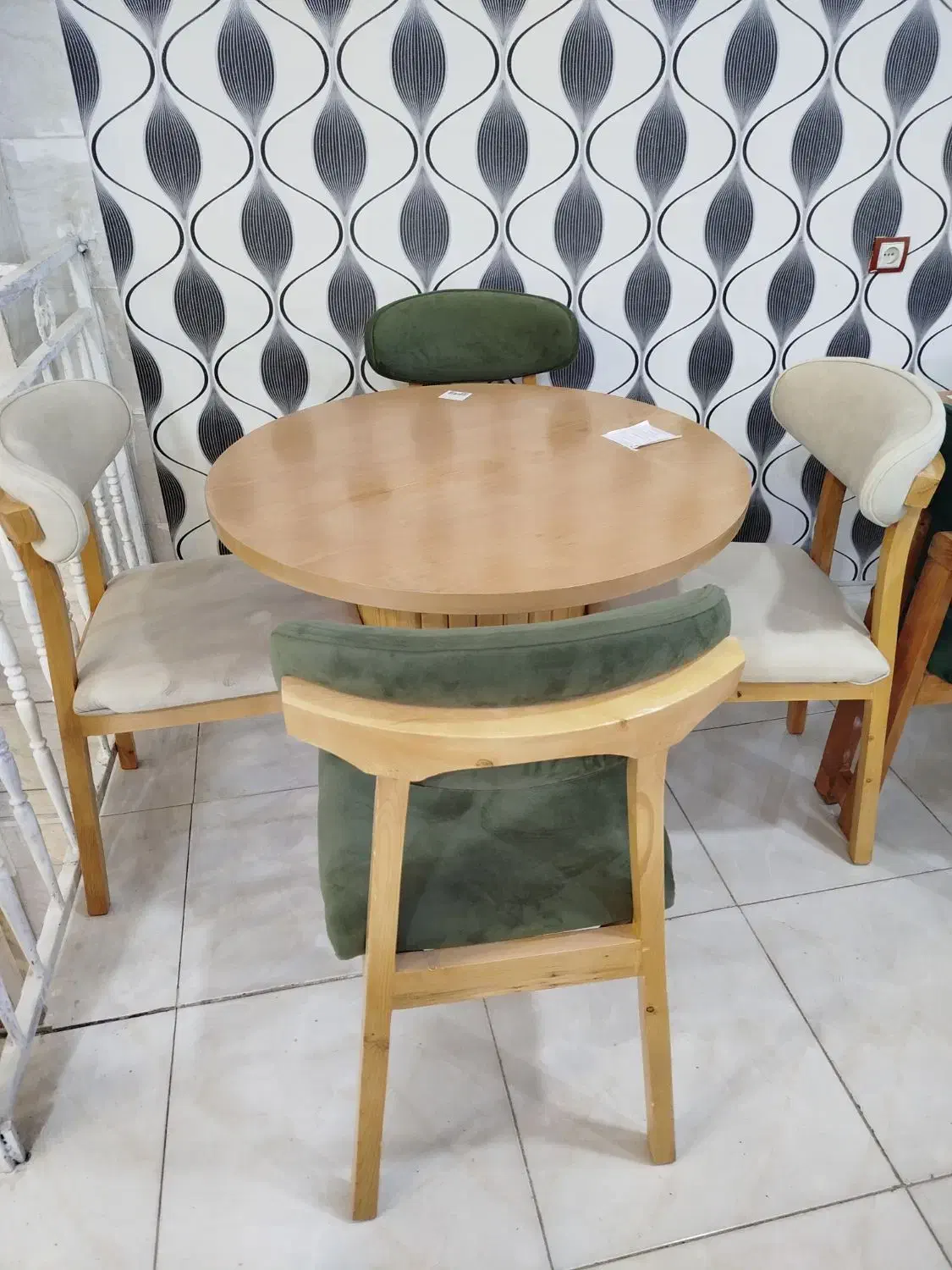 ناهار خوری الماس گرد زرکالا|میز و صندلی غذاخوری|یاسوج, |دیوار