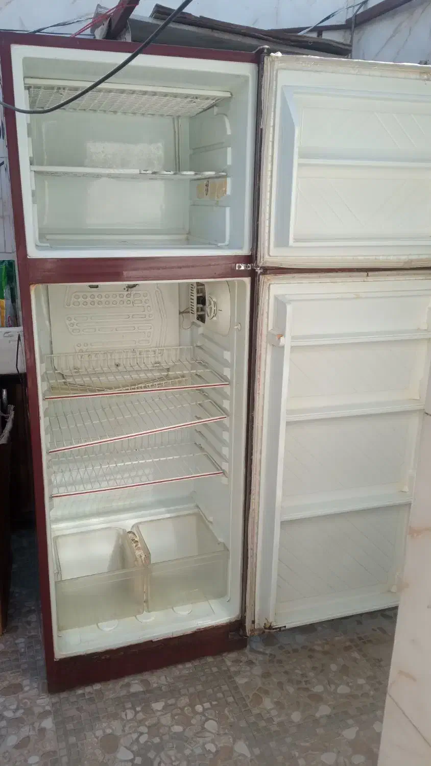 یک یخچال تروتمیز بفروش می‌رسد قیمت 8تومان|یخچال و فریزر|زاهدان, |دیوار