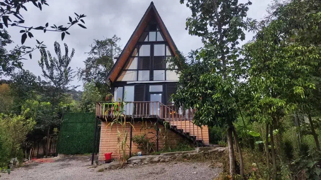 اجاره ویلا سوئیسی جنگلی استخر دار ویو جنگل 059|اجارهٔ کوتاه‌مدت ویلا و باغ|شفت, |دیوار