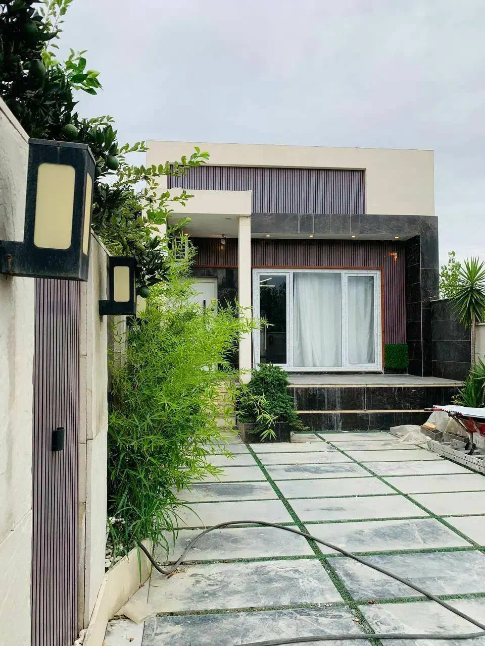 ویلاباغ همکف نیمه مبله 200متری سند تک برگ شهرکی|فروش خانه و ویلا|رحیمآباد, |دیوار