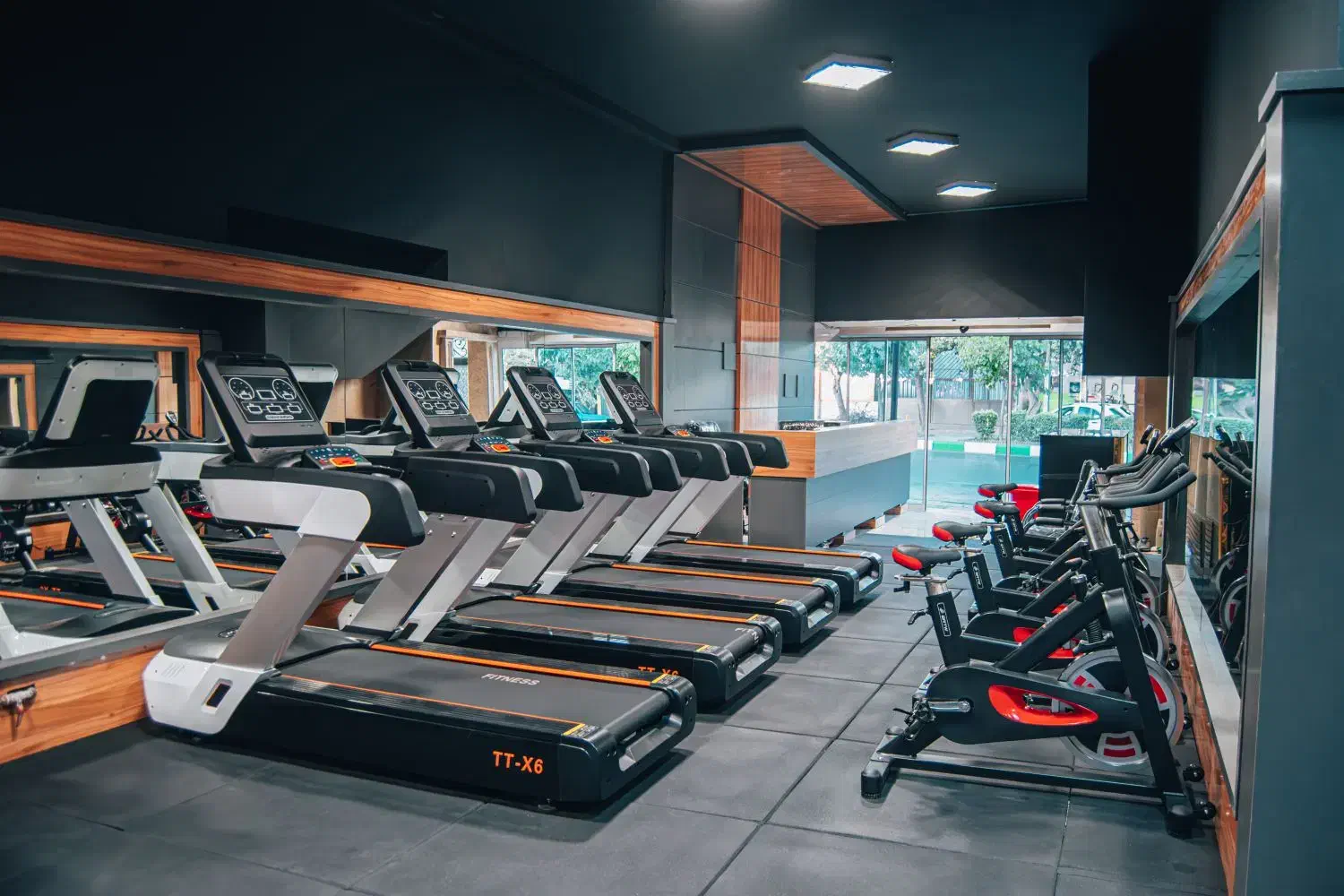 استخدام نیروی خدماتی باشگاه بدنسازی|استخدام سرایداری و نظافت|مشهد, عامل|دیوار