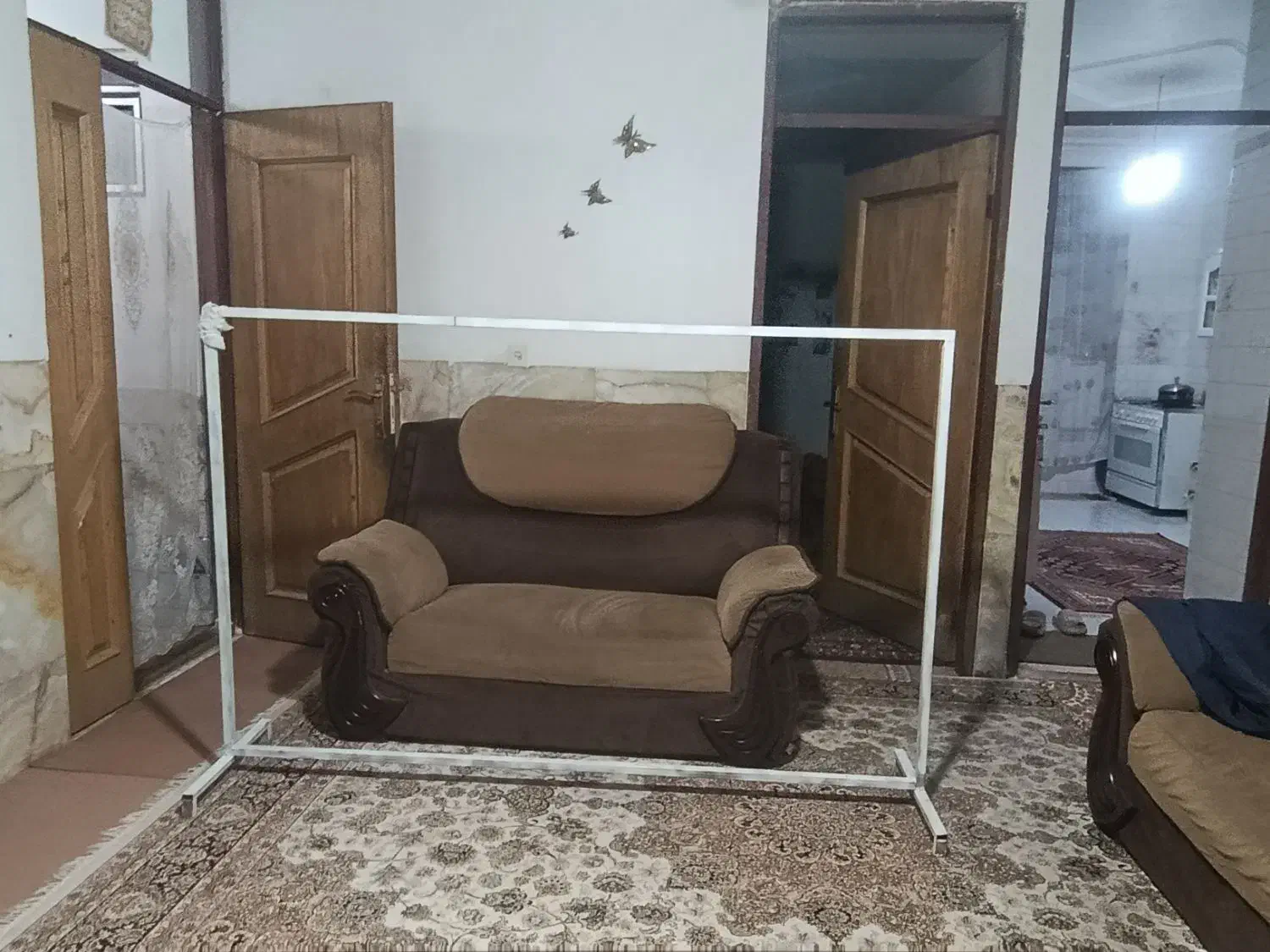 رگال آهنی محکم|بندرخت و رخت‌آویز|کرمانشاه, |دیوار