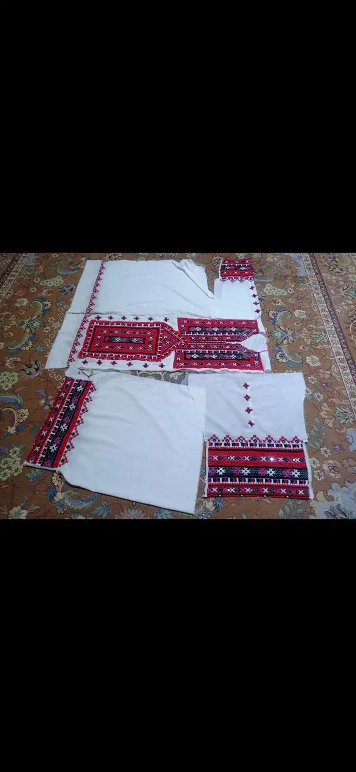 لباس مجلسی. تپهی|لباس|نازیل, |دیوار