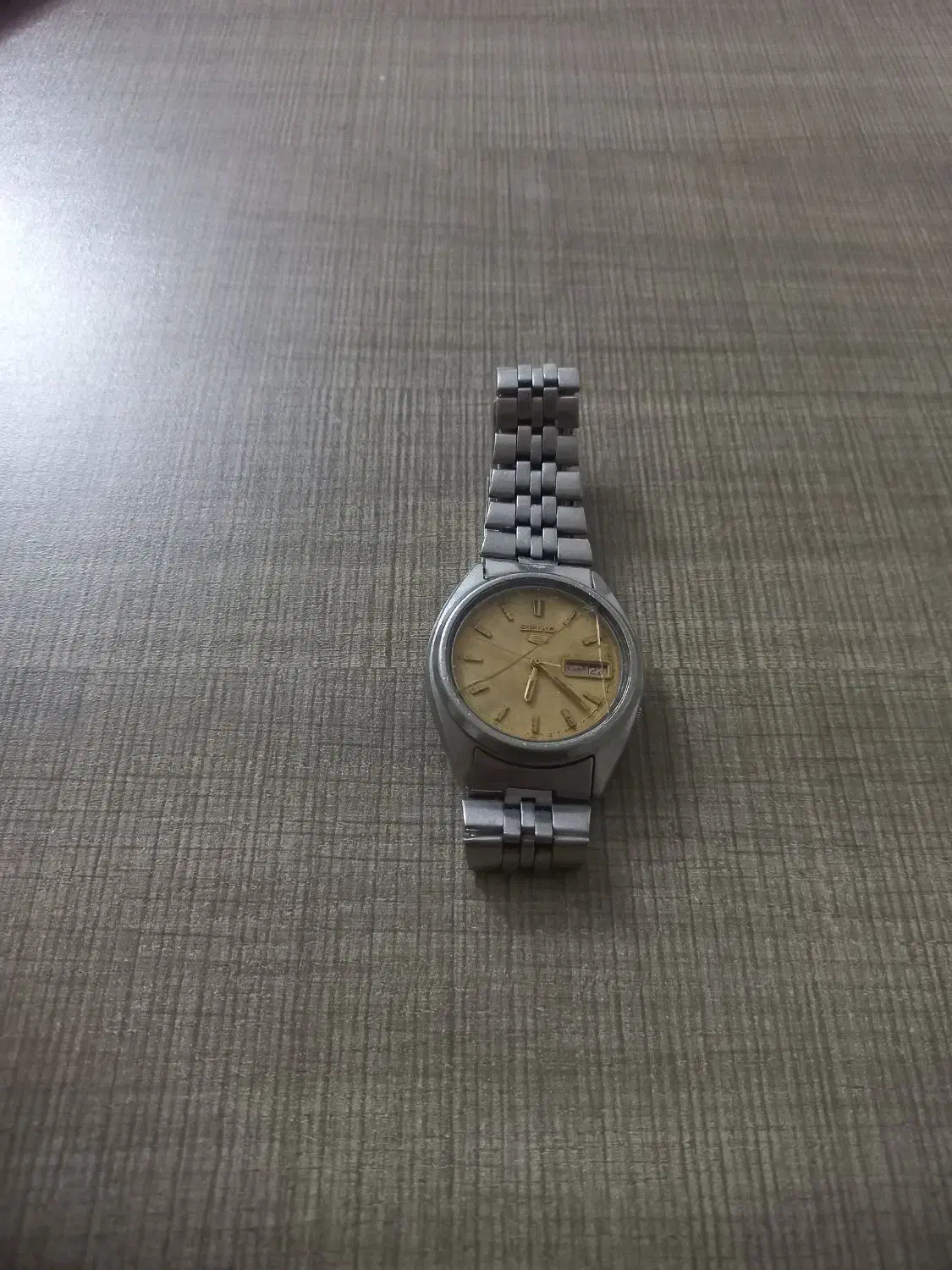 ساعت|ساعت|رشت, کوی مهر|دیوار