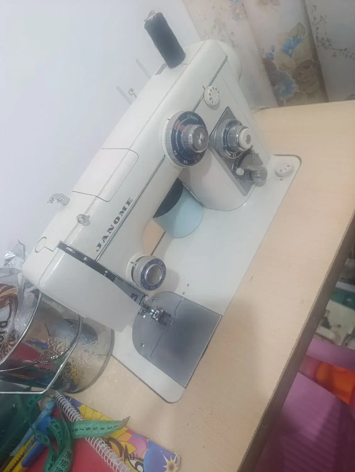 چرخ خیاطی ژانومه همه کاره درحد نوهمراه با میز|چرخ خیاطی و ریسندگی|جیرفت, |دیوار