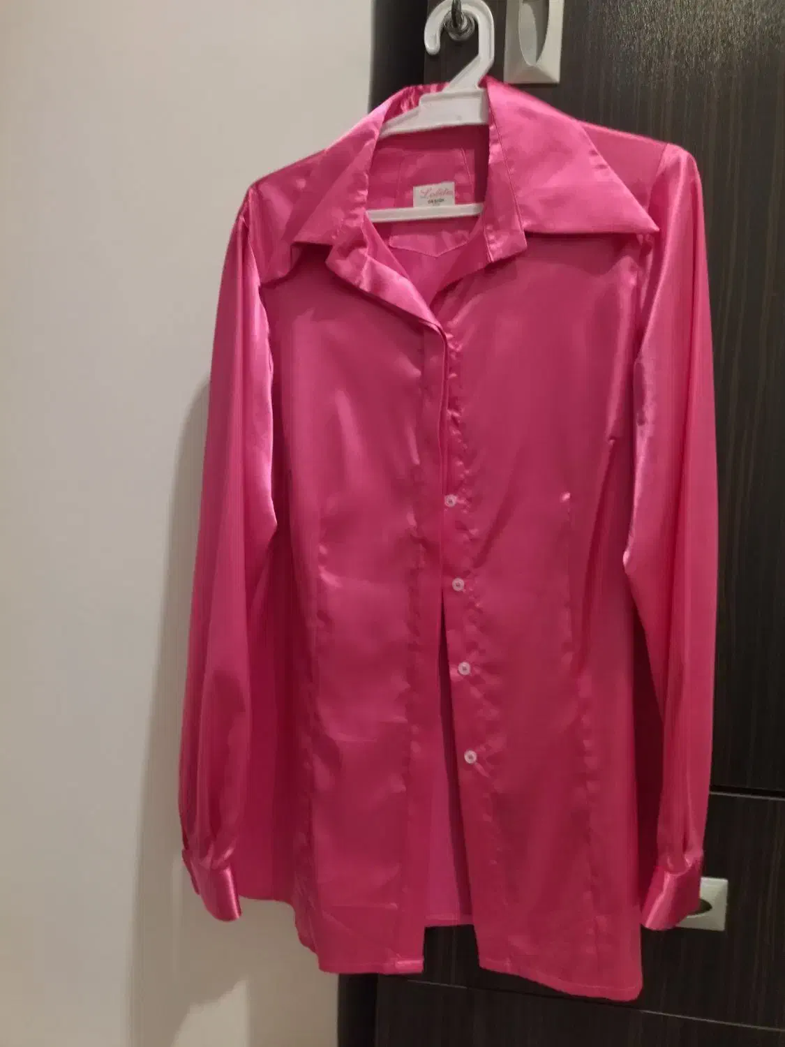 لباس زنانه|لباس|فردیس, نگارستان|دیوار