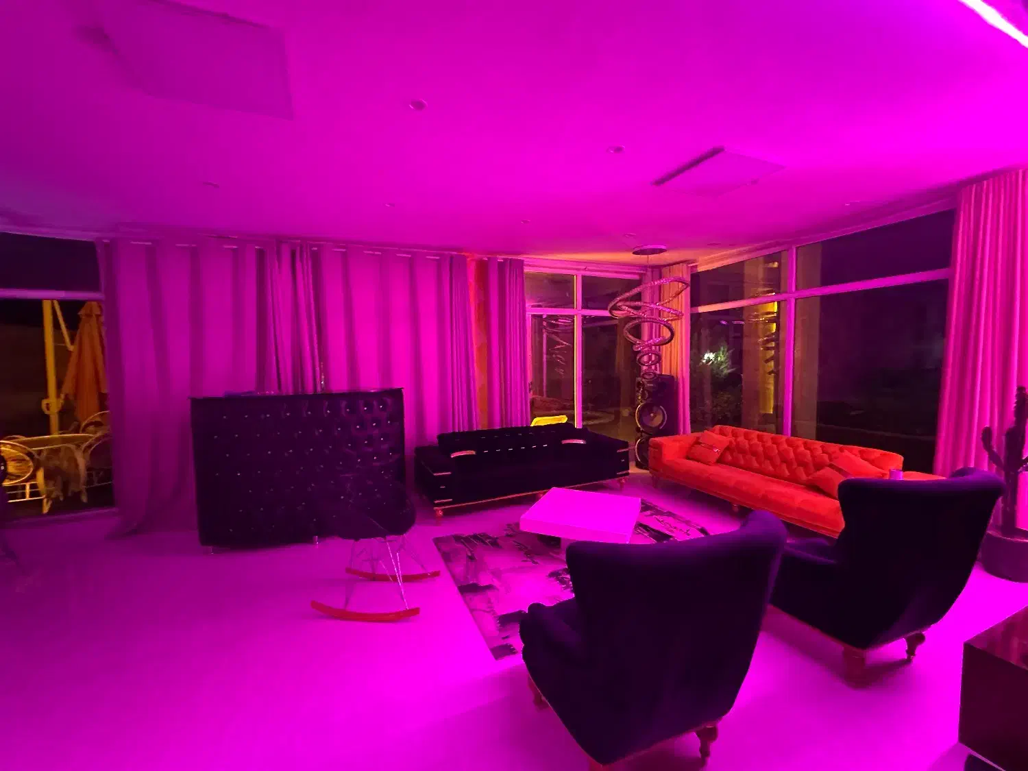 ویلا مدرن استخر وجکوزی ابگرم تاپ لوکیشن|اجارهٔ کوتاهمدت ویلا و باغ|کرج, کمالشهر|دیوار