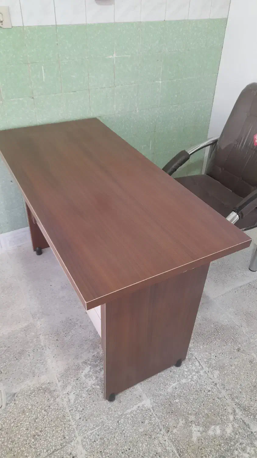 میز اداری ۱۲۰*۶۰ کاملا نو|دفتر کار|تربت‌حیدریه, قائم|دیوار