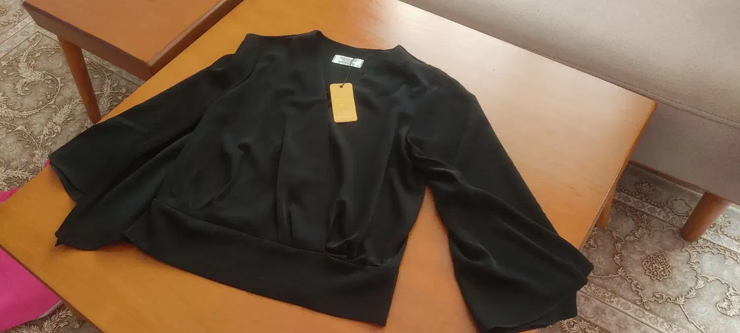 تعداد زیادی لباس متنوع|لباس|میانه, |دیوار