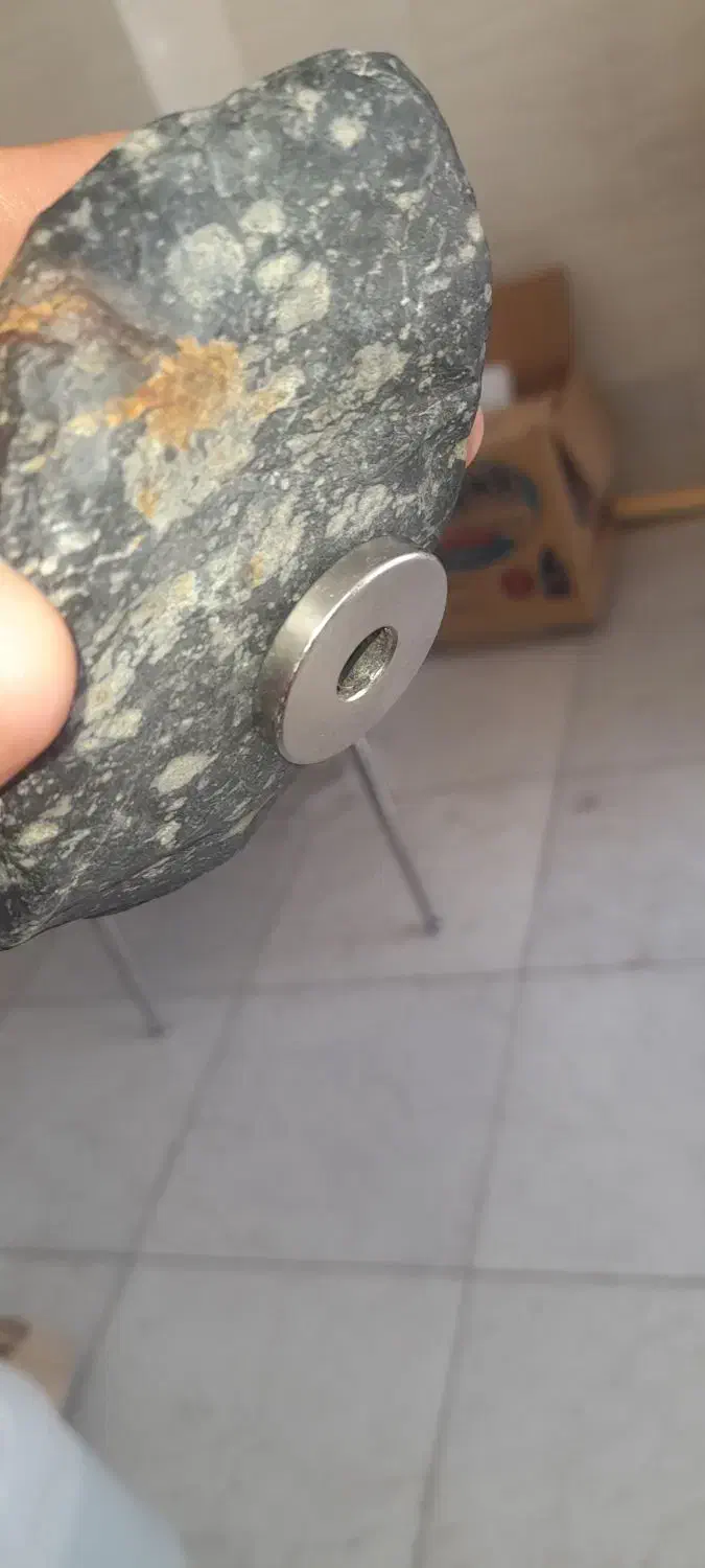 سنگ با جذب آهن ربا|جواهرات|بندر گناوه, |دیوار