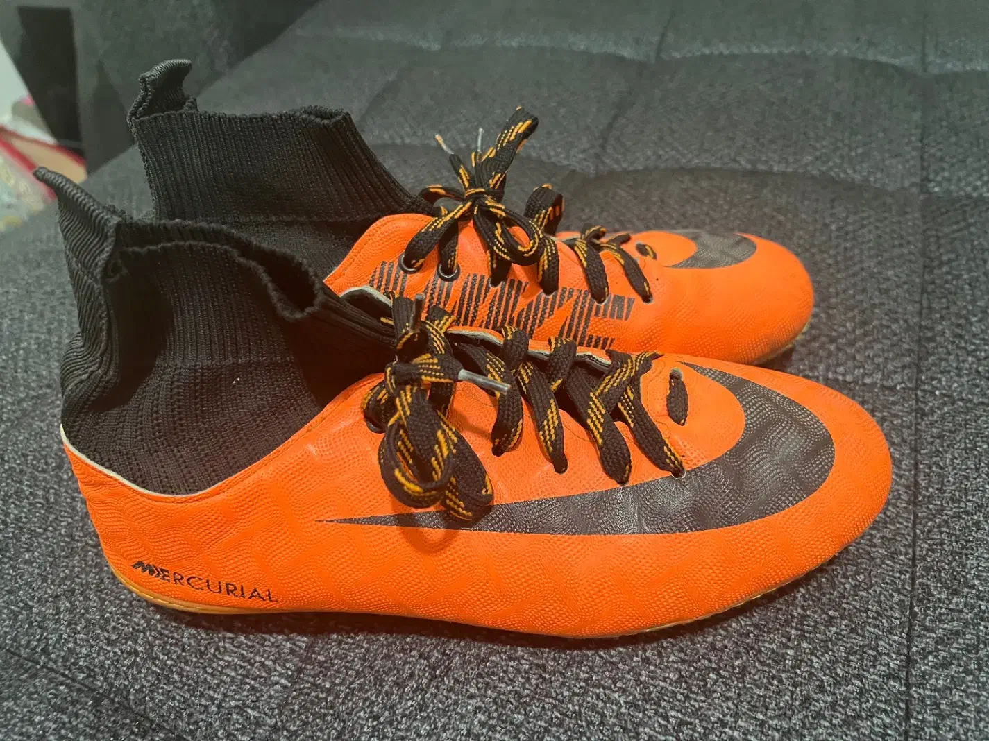 کفش فوتبال|کیف، کفش، کمربند|اسفراین, |دیوار