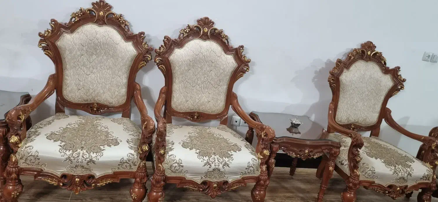 مبلمان سلطنتی ۹نفره بامیز جلومبلی وعسلی|مبلمان خانگی و میز عسلی|قم, دانش|دیوار