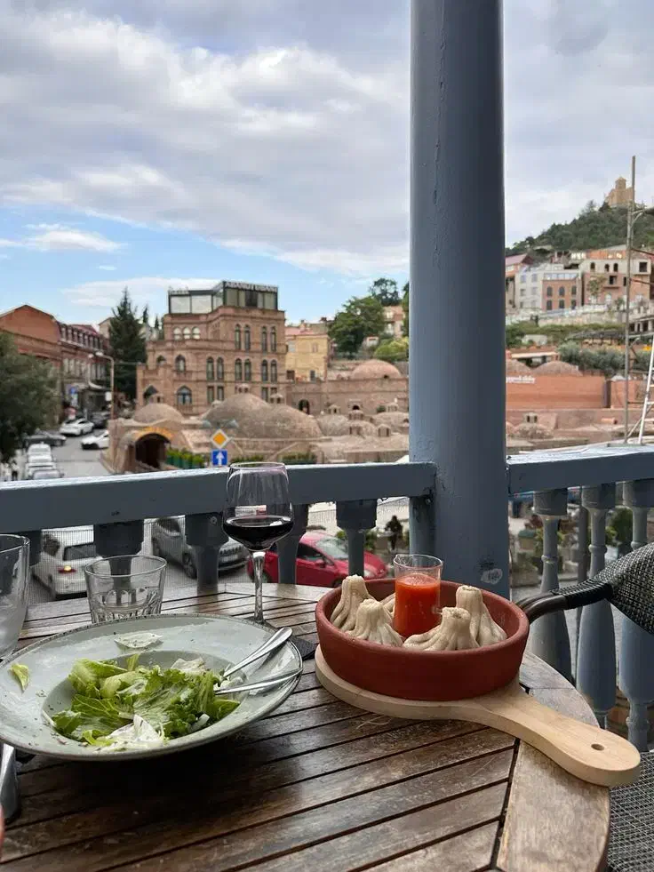 تور تفلیس ویژه کریسمس|تور و چارتر|شیراز, باغ تخت|دیوار