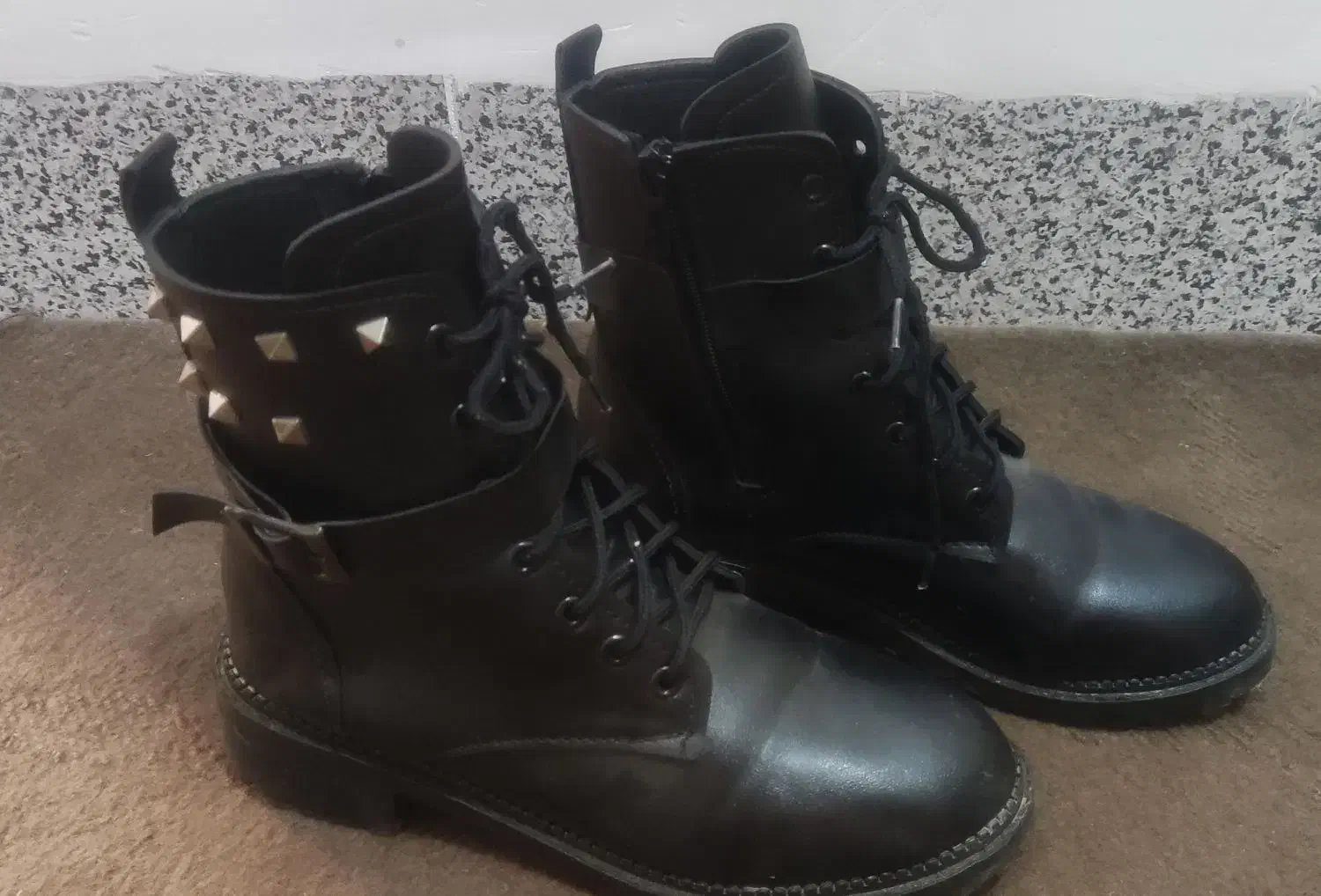 فروش بوت|کیف، کفش، کمربند|نی‌ریز, |دیوار