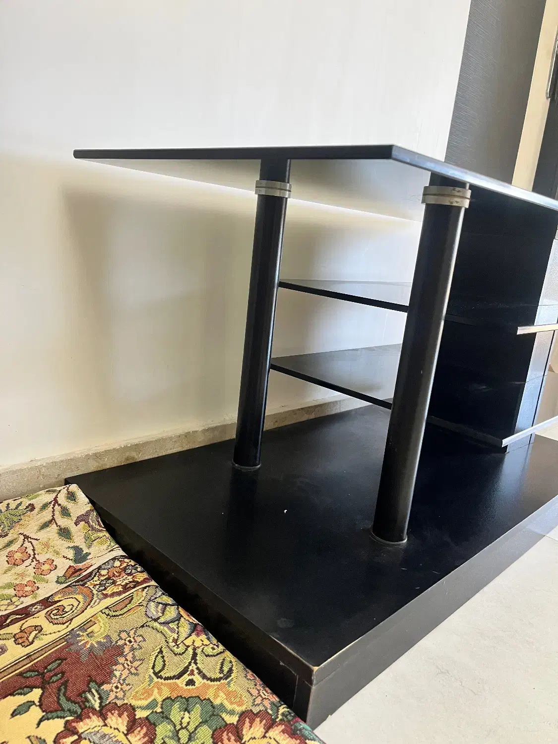 میز تلویزیون شیشه ای|میز تلویزیون|رشت, شهرک قدس|دیوار