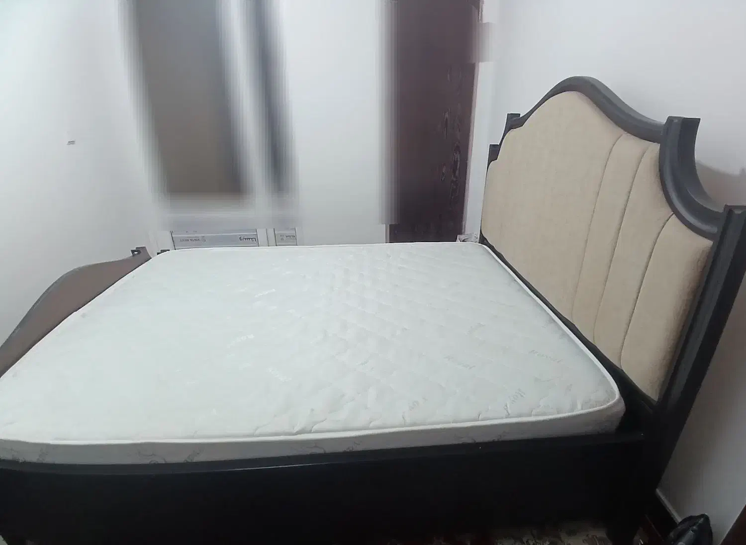 تخت خواب دونفره در حد نو|تخت و سرویس خواب|پرند, فاز ۴|دیوار