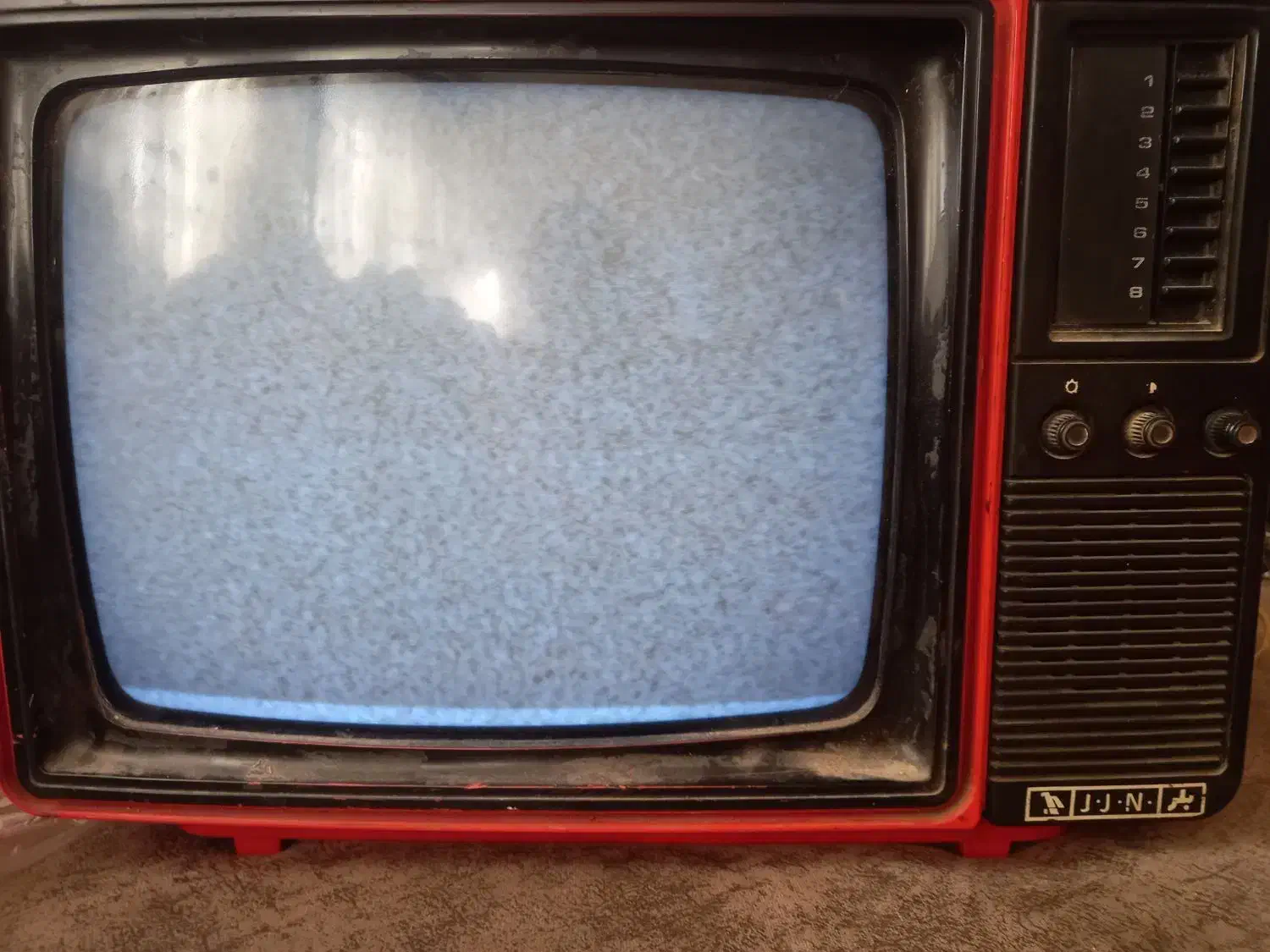 تلویزیون سیاه وسفید|تلویزیون و پروژکتور|زنجان, |دیوار