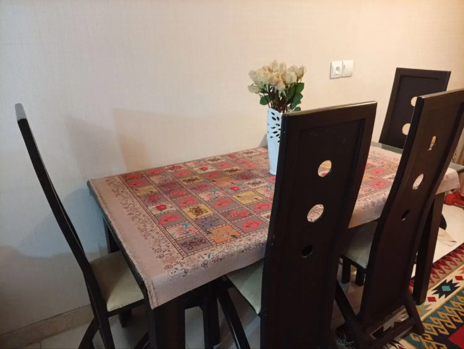 صندلی و میز ناهارخوری  ۴ نفره|میز و صندلی غذاخوری|علی‌آباد کتول, |دیوار