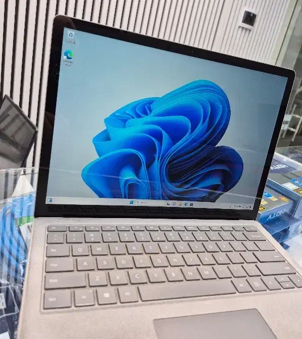 سرفیس لپ تاپ نسل ۸ صفحه نمایش 2k|رایانه همراه|کرمانشاه, |دیوار