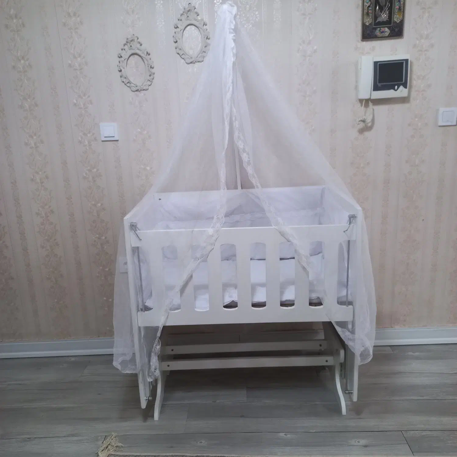 سیسمونی|تخت و صندلی بچه|الوند, |دیوار