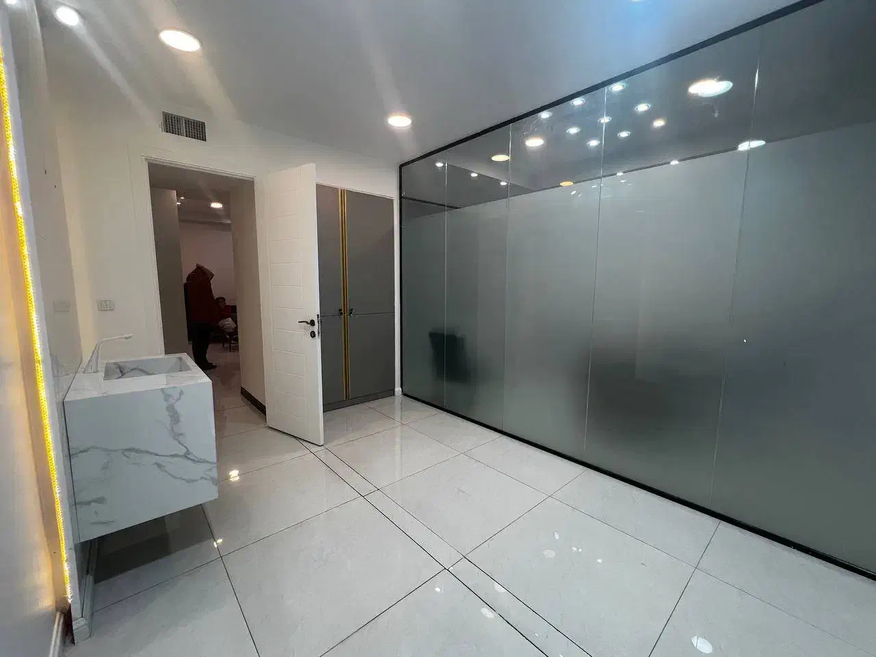 واحد اداری ۹۷ متری در برج ماندگار عظیمیه|فروش دفتر کار، اتاق اداری، مطب|کرج, عظیمیه|دیوار