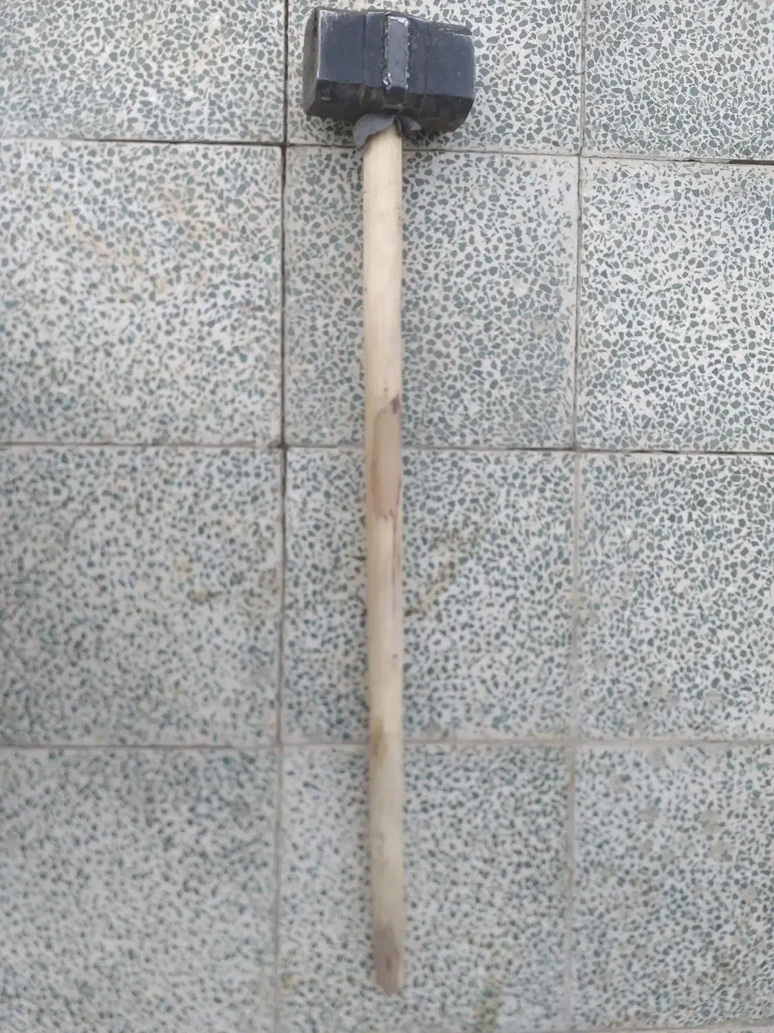 پتک ۷ کیلوی و دسته چوب گردو نو|ابزارآلات|بروجرد, |دیوار