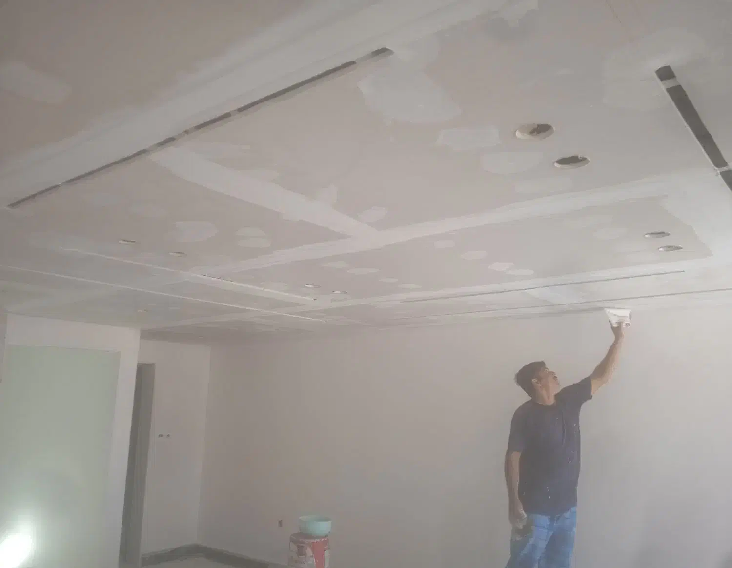 بتونه رنگ آمیزی کناف گچکاری کاشی سرامیک استادکار|خدمات پیشه و مهارت|قشم, |دیوار