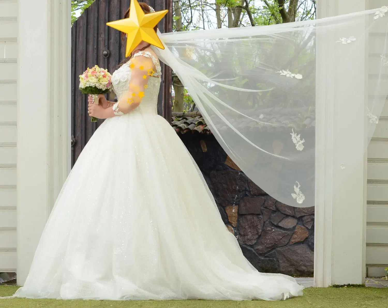 لباس عروس باکس دوزی شده|لباس|صومعه‌سرا, |دیوار