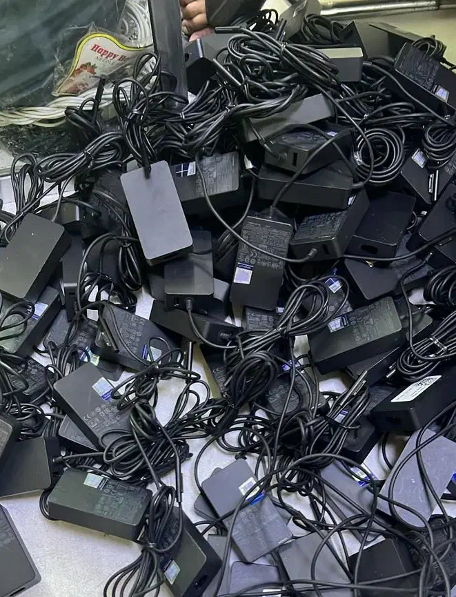 شارژر سرفیس ۴۴ وات اورجینال|قطعات و لوازم جانبی رایانه|سنندج, |دیوار