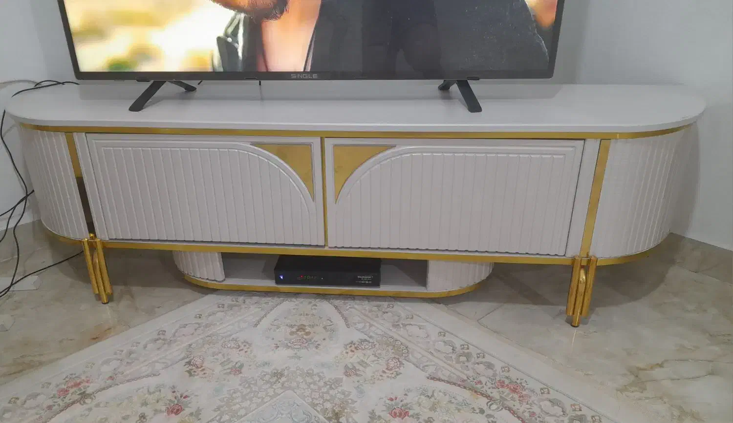 آینه کنسول میز تلویزیون سالم|بوفه، ویترین، کنسول|چمستان, |دیوار