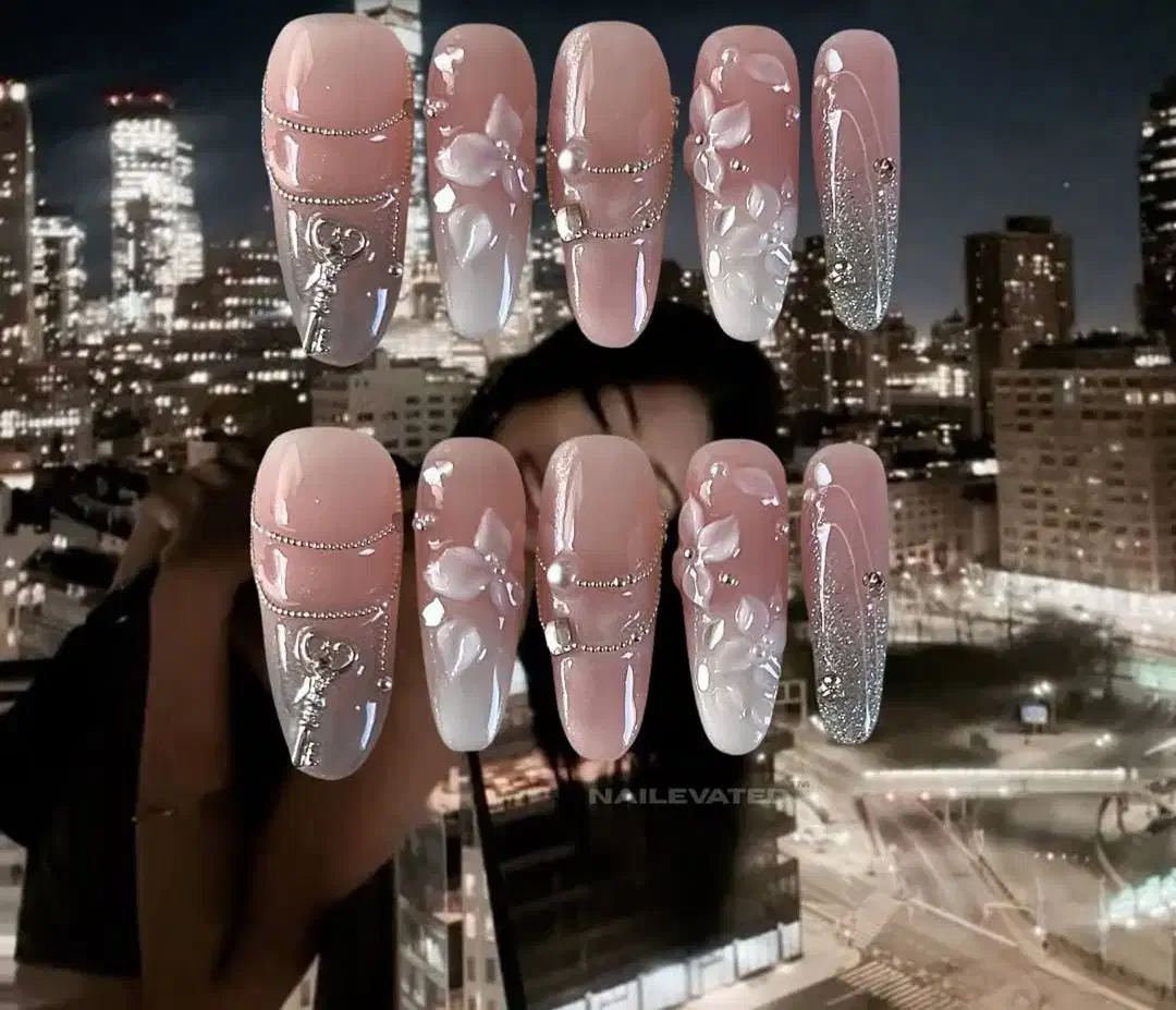 ناخنهای زیبا با دوام با مواد کاشت و طراحی ویژه|آرایشی، بهداشتی، درمانی|جم, |دیوار