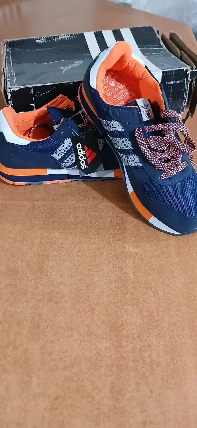 فروش کتونی آدیداس اصل|کیف، کفش، کمربند|کرج, دهقان ویلا|دیوار