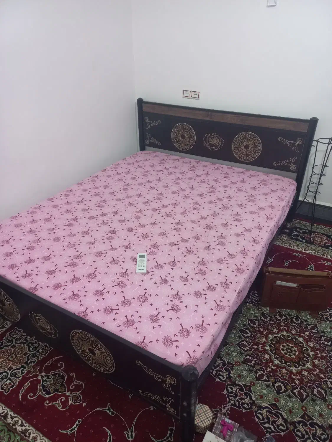 تخت دو نفره (دره شهر)|تخت و سرویس خواب|دره شهر, |دیوار