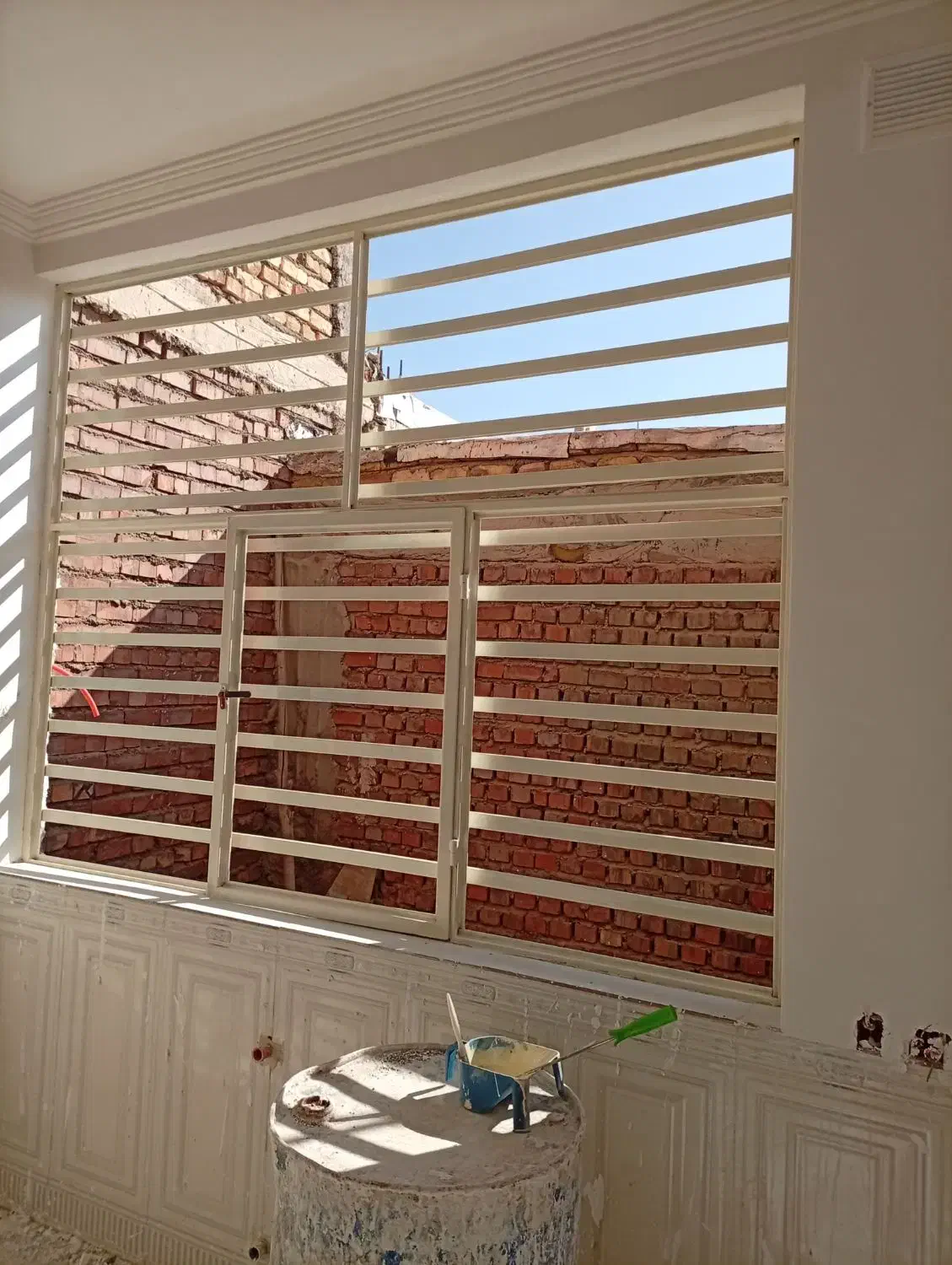 نقاشی ساختمان دیوار در و پنجره قیمت مناسب|خدمات پیشه و مهارت|کرمان, |دیوار