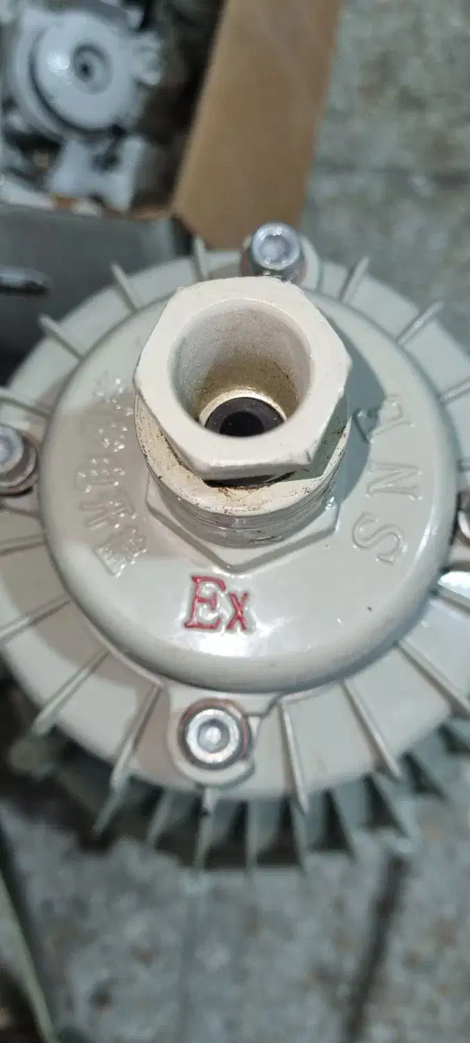 نورافکن ضد انفجار|لامپ و چراغ|ملکان, |دیوار