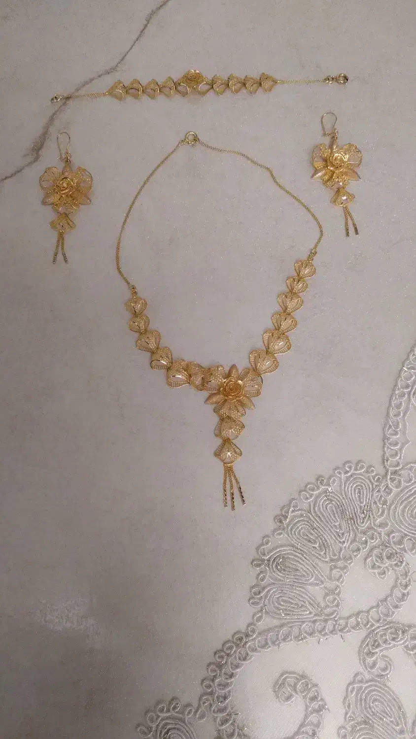 سرویس گردنبند و دستبند و گوشواره نو|جواهرات|سهند, |دیوار