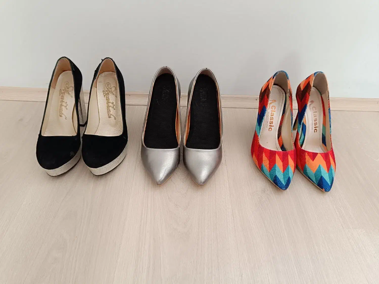 کفشهای مجلسی|کیف، کفش، کمربند|خوی, |دیوار