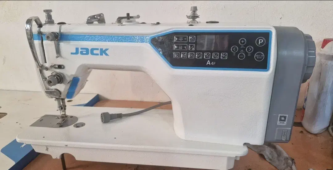 چرخ سردوز ۵نخ مدلE4Sدرحدنو راستامدلA4Eدرحدنو|چرخ خیاطی و ریسندگی|برخوار, |دیوار