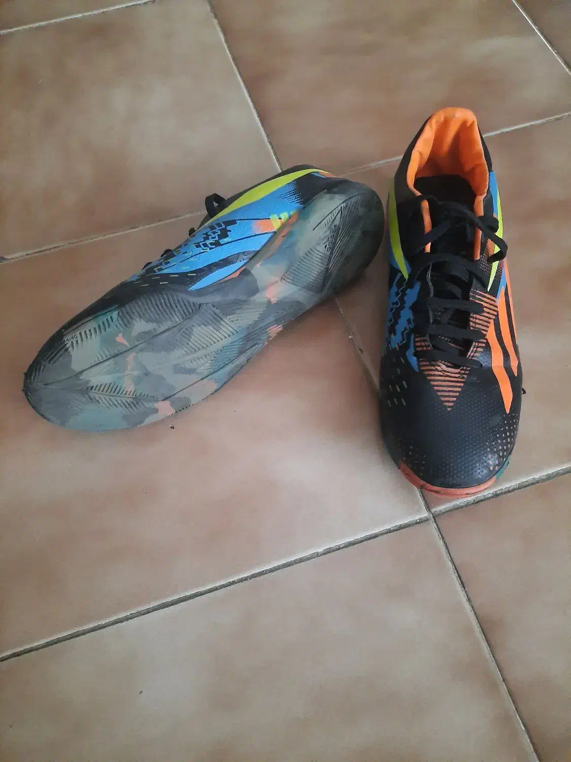 کفش فوتسال ( مناسب سالن)|کیف، کفش، کمربند|رشت, منظریه|دیوار