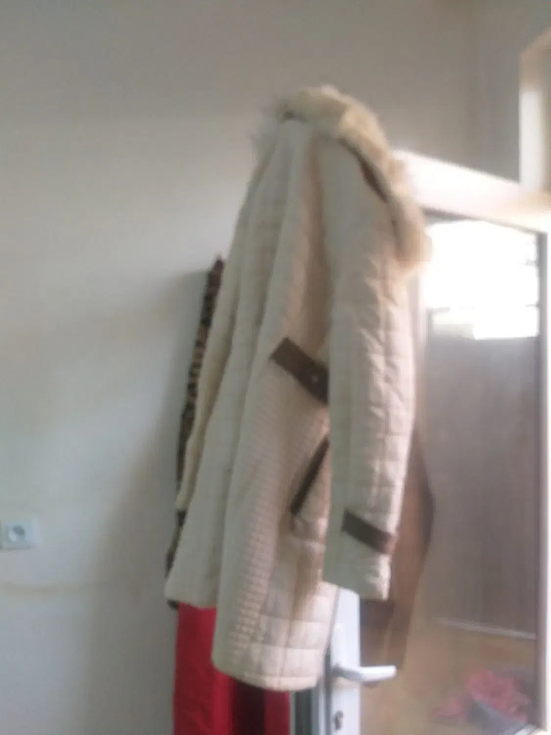 کاپشن|لباس|چهارباغ, |دیوار